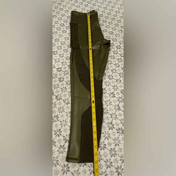 NWT Motion365+ Contour High-Waisted Legging M (FINAL PRICE $65) - Picture 11 of 16